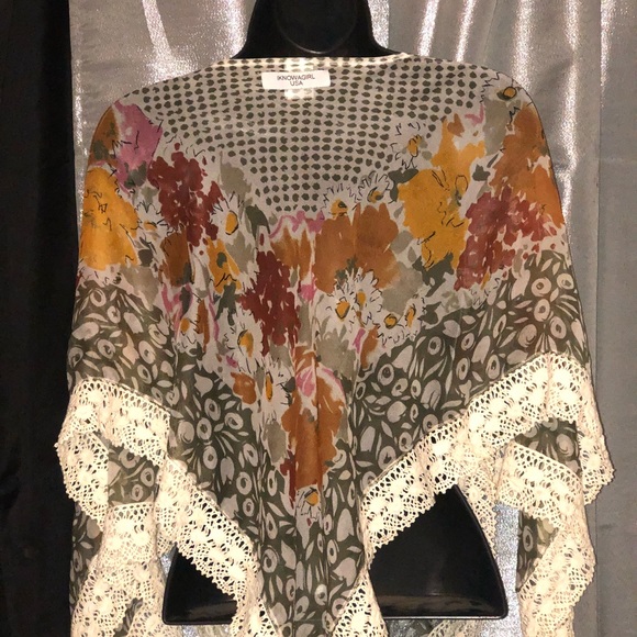 Sheer Flower Top - Picture 3 of 4